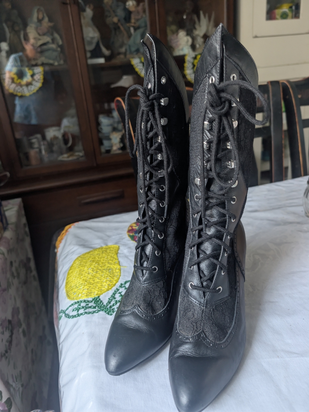 Dingo Women's Black Lace-Up Pointed Toe Boots - Picture 6 of 8